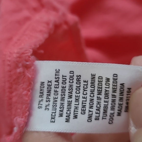 Crown & Ivy Coral V-neck Textured Blouse size 3X - Picture 4 of 7